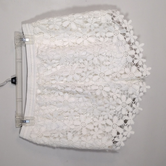 NWT Abercrombie and Fitch floral white shorts size large - Picture 8 of 15